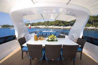 My Life dining on Fly